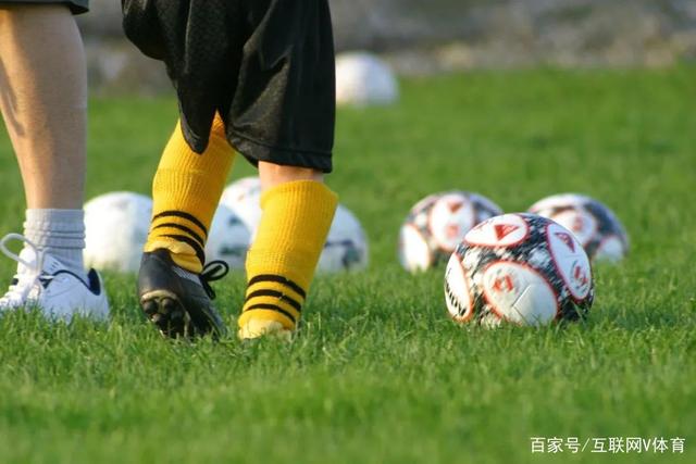 维拉半场0-4落后被罚下一人，夏窗大换血引爆危机
